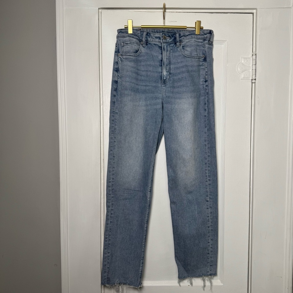 American Eagle Mom Straight Jean Light Wash Frayed Hem Straight Leg Jeans 8 Long